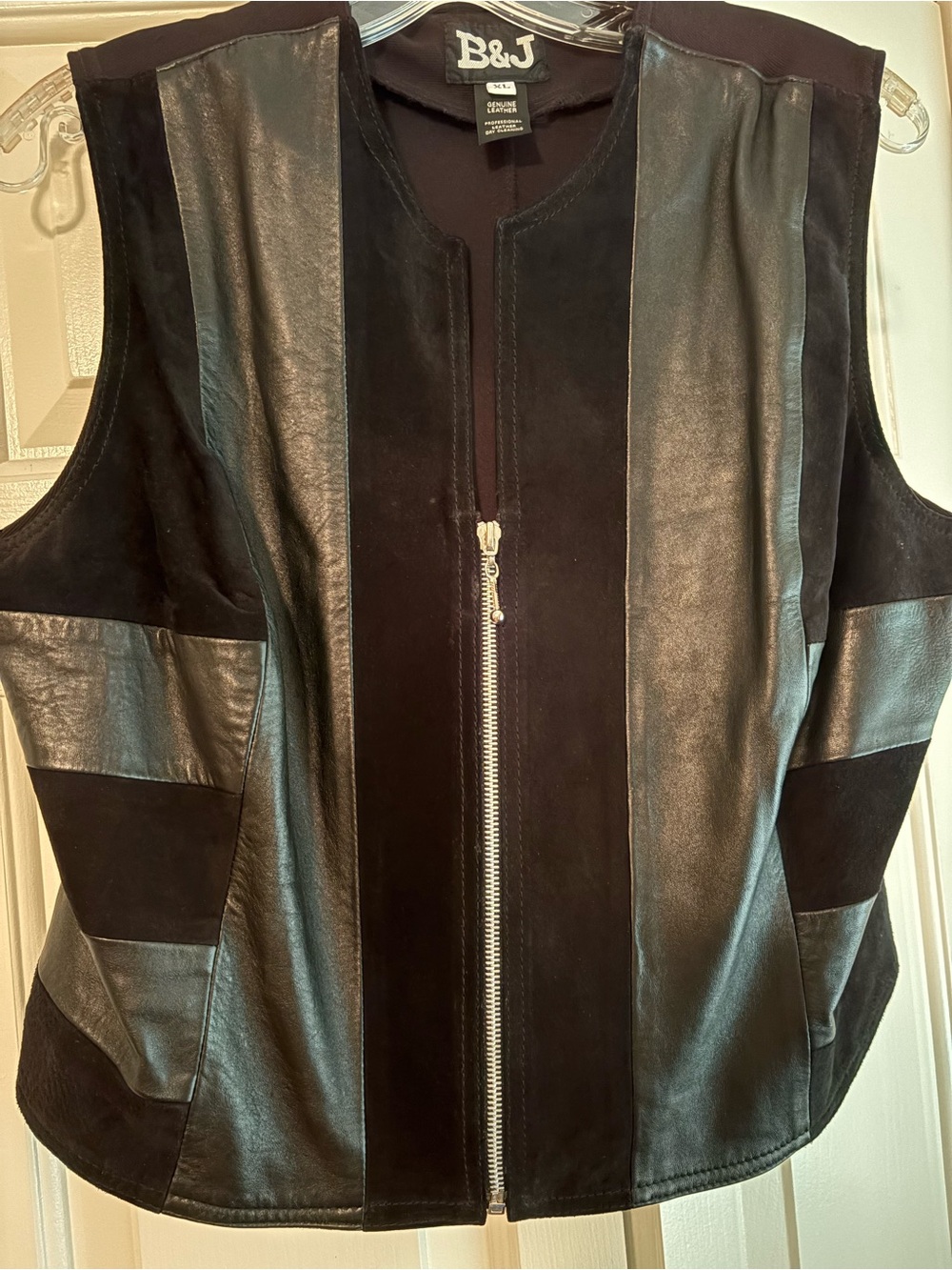Womenโs Black Leather and Suede Zip Vest